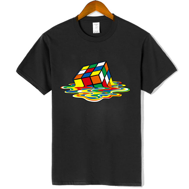 camiseta básica com estampa cubo mágico derretendo