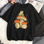 Camiseta básica com estampa sapo em cogumelo - preto