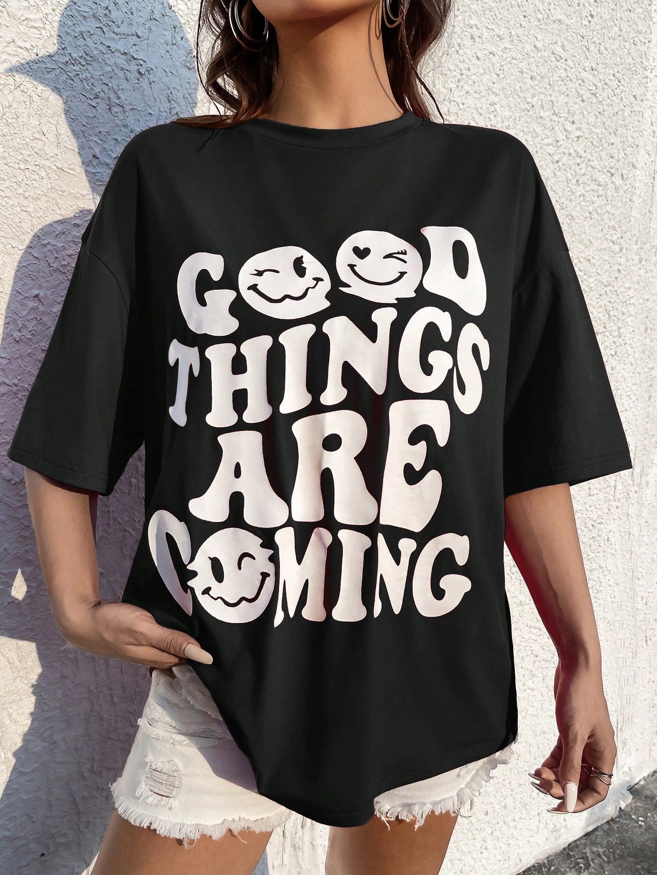 CAmiseta Básica Com Estampa Rosto Feliz