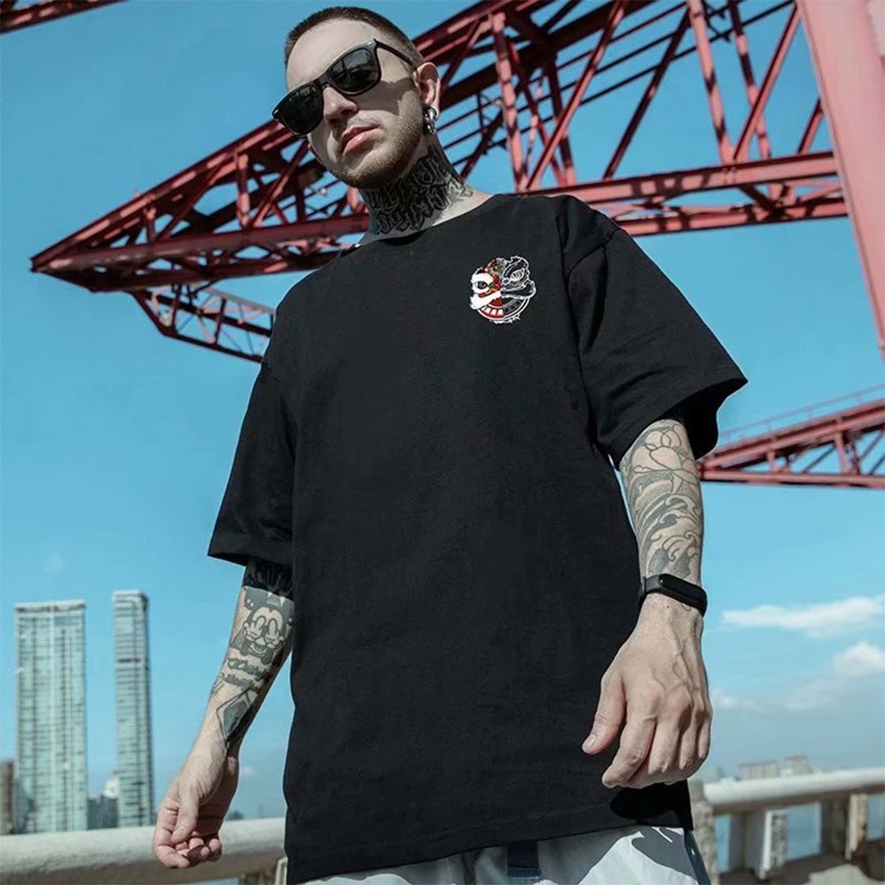 camiseta básica com estampa mascara de leão
